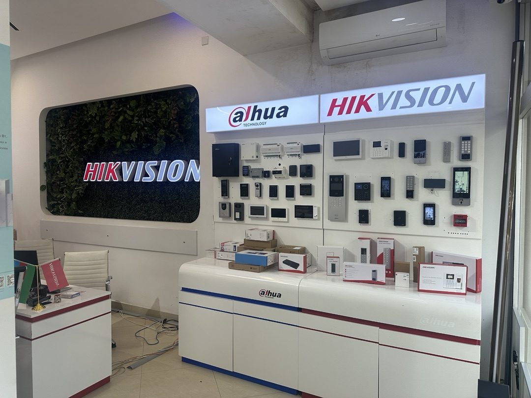 Dahua və Hikvision stendi